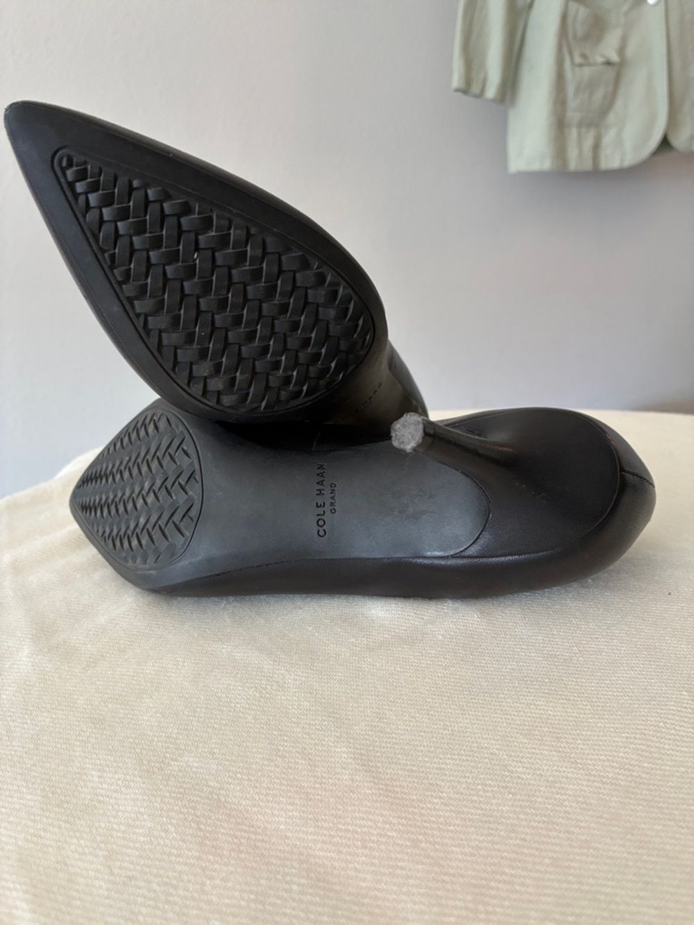 Cole Haan Black Leather Pumps Size 5B - Picture 7 of 8